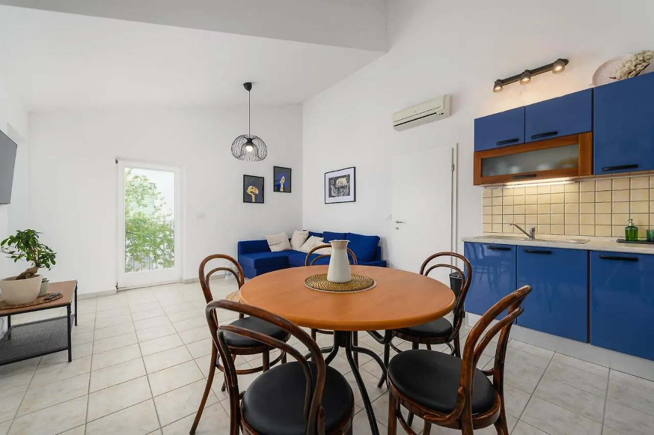 Apartment Tramontana Near The Beach In Basanija - Umag