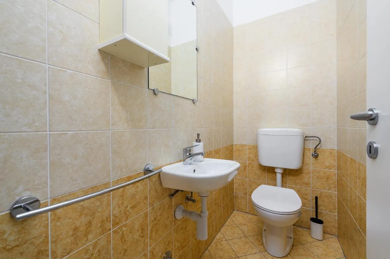 Apartment Tramontana Near The Beach In Basanija - Umag