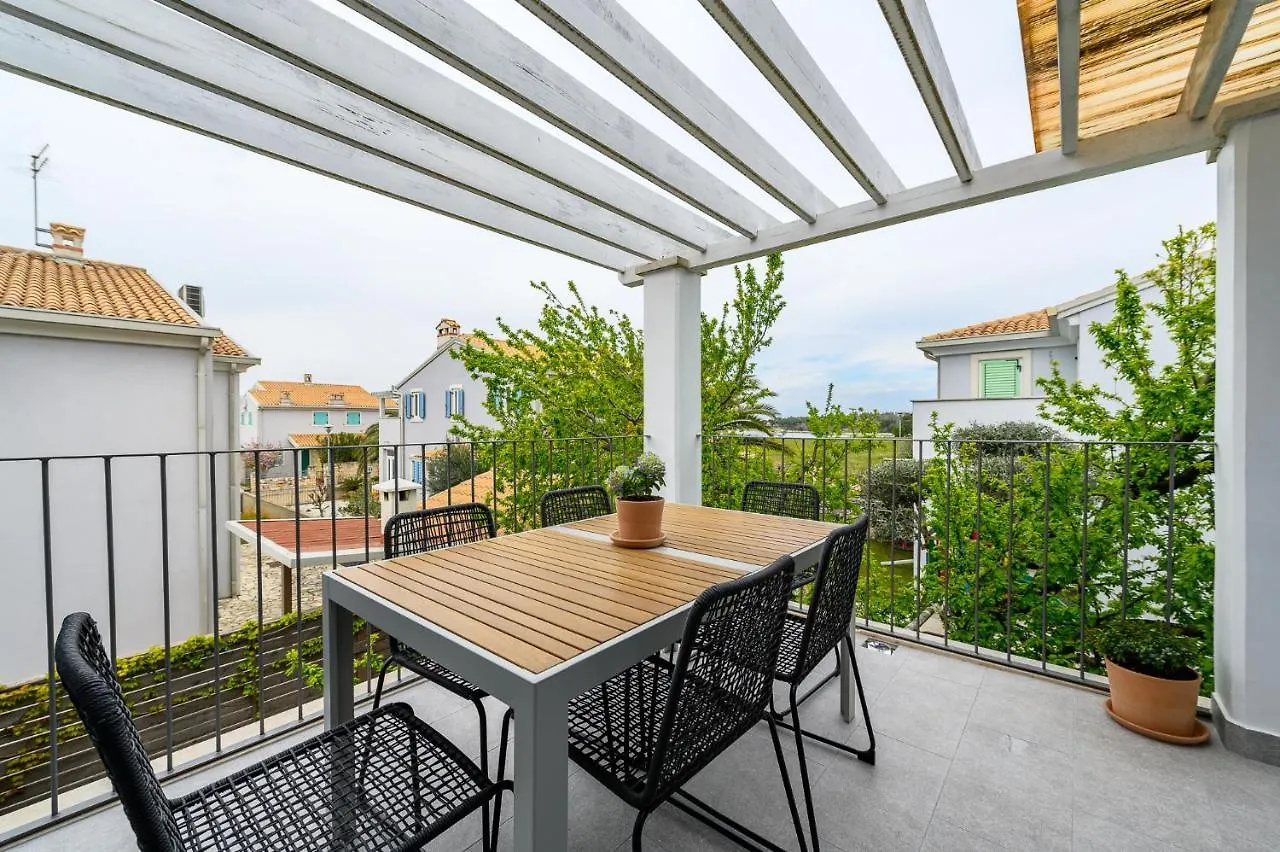 Apartment Tramontana Near The Beach In Basanija - Umag